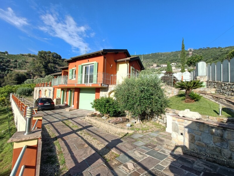 VILLA  a 10 minuti dal mare e da Bordighera 3