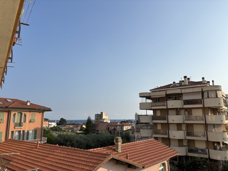 LARGE THREE-ROOM APARTMENT WITH SEA VIEW - TWO BALCONIES - CENTRAL LOCATION WITH RENOVATION PROJECT 5