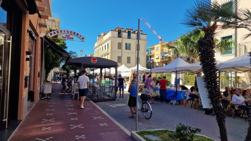 Locale commerciale Bar a Bordighera 4