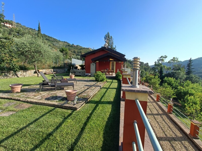 VILLA  a 10 minuti dal mare e da Bordighera 2