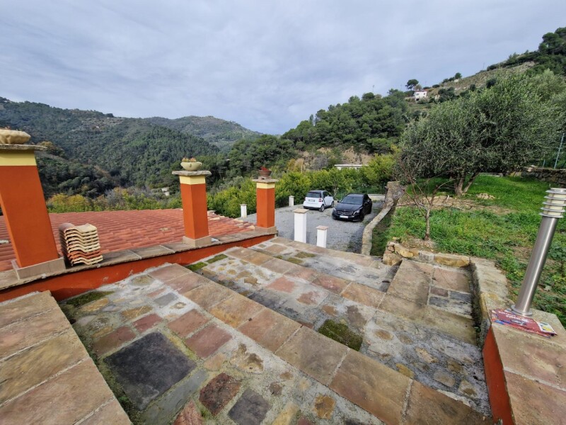 VILLA  a 10 minuti dal mare e da Bordighera 38