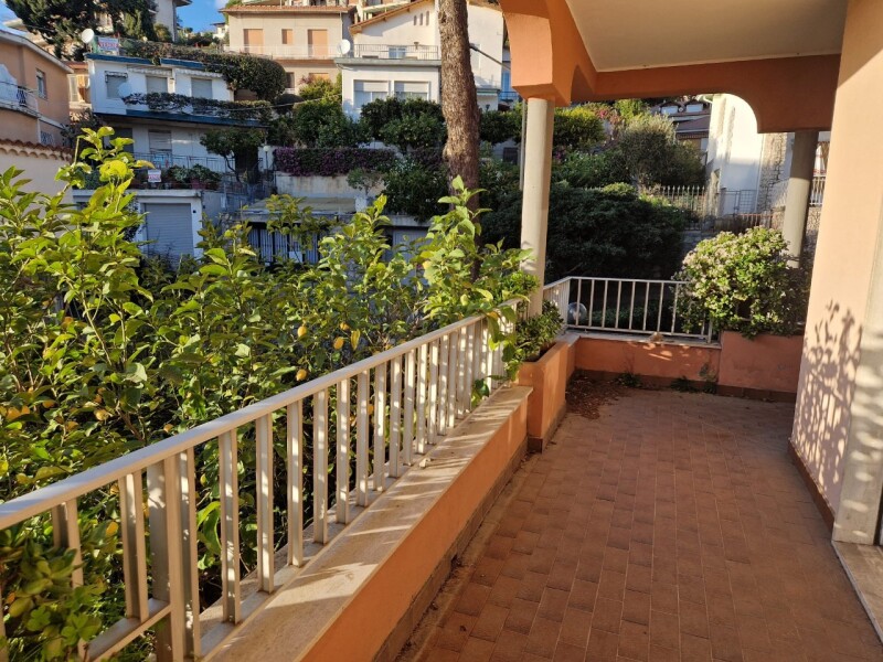 Appartamento a Vallecrosia 4