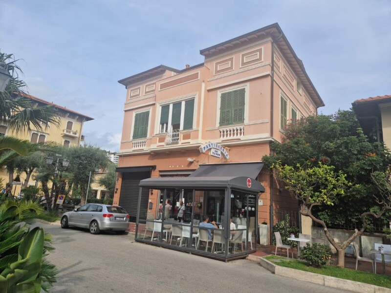 Locale commerciale Bar a Bordighera 1